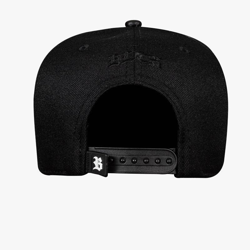 Snapback Black Flap Leather Perfured